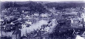 昭和初期の市街と港のようす(現在の海岸通)※市民提供