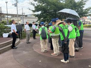 塩釜警察署の方々と塩竈市防犯協会の方々と職員