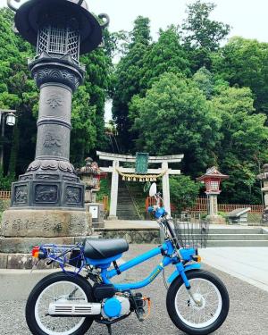 神社と自転車写真