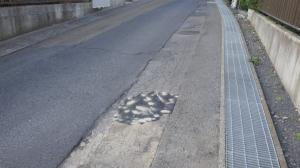 梅の宮道路の穴補修後