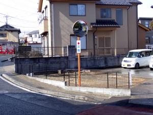 権現堂　カーブミラーの支柱交換