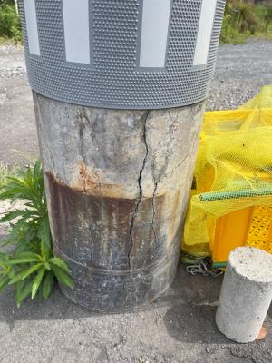 新富町　電柱に亀裂