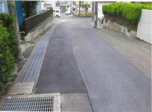 梅の宮道路に穴があいている