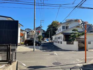 花立町　カーブミラーの角度が悪い